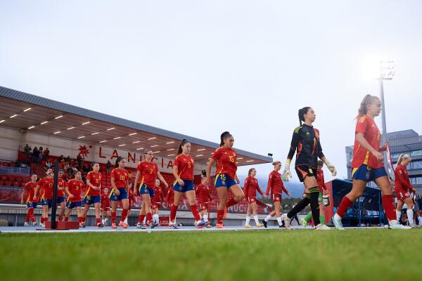 España sub 17 gana 3-0 a Dinamarca en La Nucía