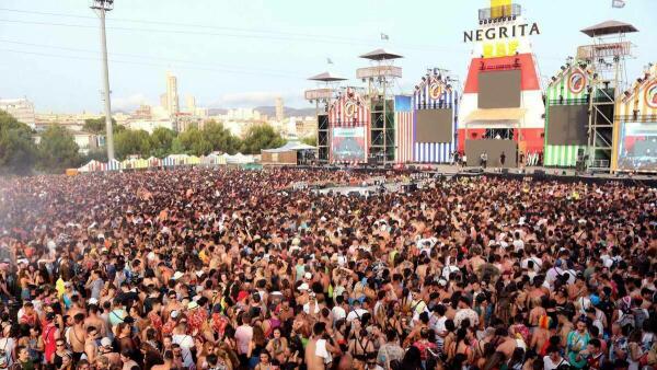 Refuerzo del servicio de autobús durante el Reggaeton Beach Festival, que también contará con parada de taxis junto al recinto