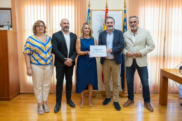 La consellera de Turismo entrega a l'Alfàs la distinción de Municipio Turístico de Relevancia de la CV 