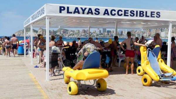 Cerca de 5.000 personas han hecho uso de los puntos de playas accesibles durante los dos primeros meses de temporada alta