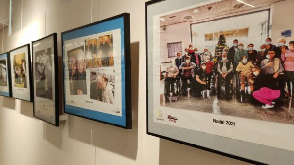 Más de 100 fotografías forman parte de la exposición que repasa los 20 años de trayectoria del Centro de Día de Villajoyosa