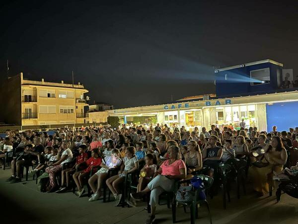 La divertidísima “Vaya Vacaciones” amenizó la calurosa noche de ayer 