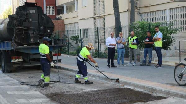 Benidorm inicia el asfaltado del barrio Els Tolls que culminará las obras de renovación de las redes de saneamiento y pluviales  