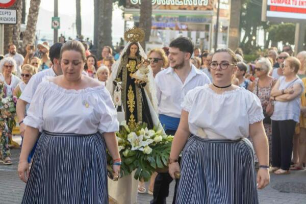 Ofrenda a la Virgen del Carmen y homenaje a los caídos en la mar en Benidorm  