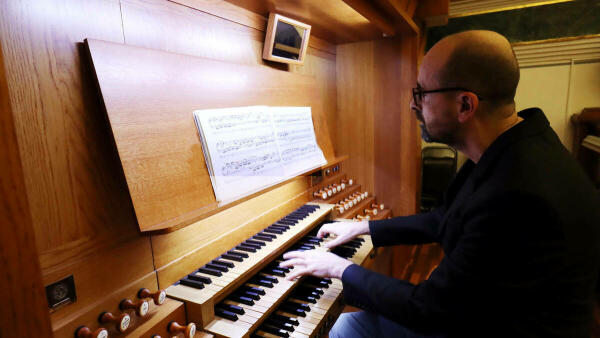 Daniel Oyarzábal ofrece un vibrante concierto en el Festival Internacional de Órgano de Benidorm