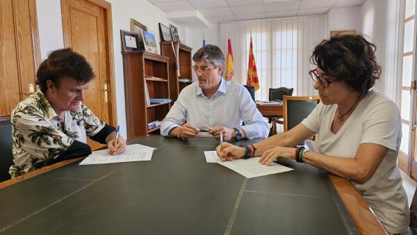 El Ayuntamiento de Villajoyosa y la asociación de comerciantes Vilacomerç firman un convenio de colaboración para promover el comercio local 