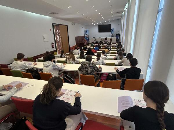Estudiantes del Instituto realizan las pruebas “Cangur” de Matemáticas en la Seu