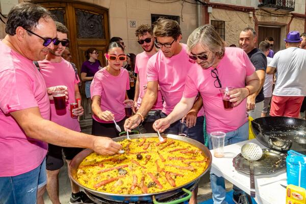 LA MEJOR PREVIA DE LAS FIESTAS DE FINESTRAT: EL MULTITUDINARIO "DIA DE LES PAELLES" 