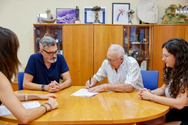 El Ayuntamiento de l’Alfàs y la Asociación de Jubilados de l’Albir renuevan su colaboración