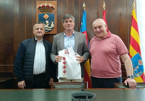 Alcaldes y empresarios turísticos de Rumanía visitan Villajoyosa para conocer los proyectos de turismo sostenible desarrollados en el municipio