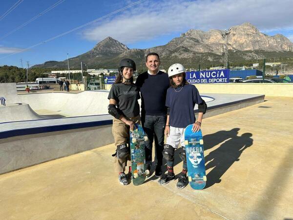Los mejores skaters nacionales testean el nuevo skatepark de La Nucía 