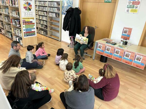 La primera sesión de “L’Hora del Conte” se celebró el pasado viernes en la Biblioteca