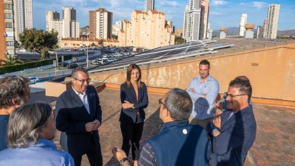 Benidorm comienza en el CEIP Miguel Hernández la instalación de placas fotovoltaicas para autoconsumo en ocho colegios de la ciudad