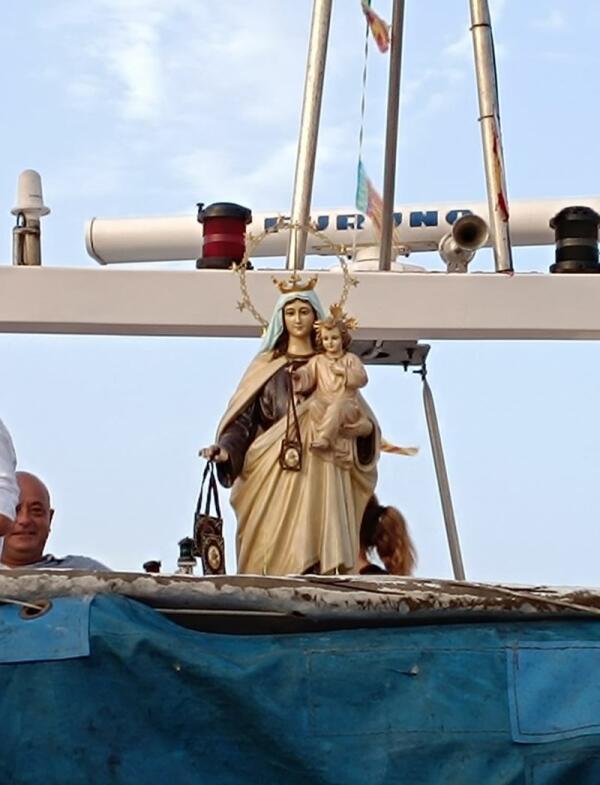 La Vila Joiosa celebra la festividad de la Virgen del Carmen con la típica procesión marinera