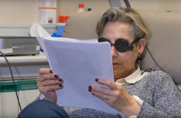 Investigadores españoles consiguen que una mujer ciega perciba formas sencillas y letras con un implante cerebral