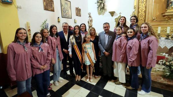 Las ‘fadrines’ de 2024 inician las fiestas de la Mare de Déu del Roser con una misa en la Ermita  