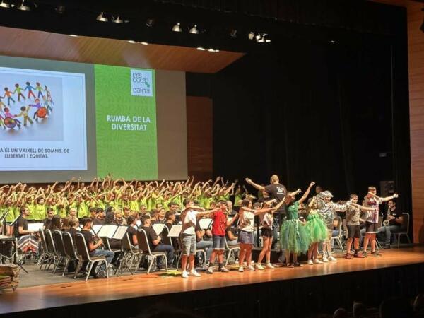 100 escolares de La Nucía y Benimantell junto la Unió Musical protagonizaron “L’Escola Canta 2023” 