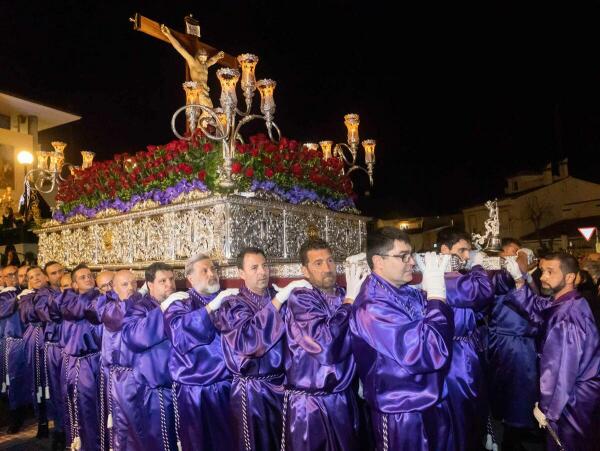 Con la Procesión del Silencio, La Almudena conmemora el Jueves Santo en Benidorm