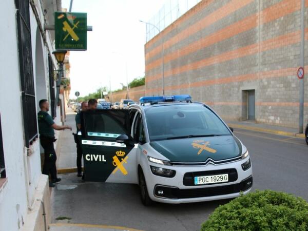 La Guardia Civil detiene a tres personas e investiga a una cuarta por un robo con violencia en Muro de Alcoy
