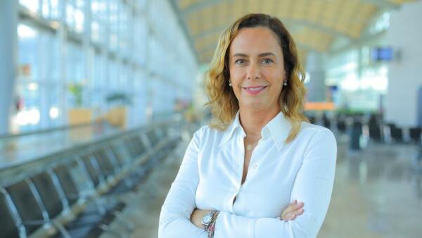Benidorm concede la ‘Distinción Europa 2024’ a Laura Navarro, directora del aeropuerto Alicante-Elche
