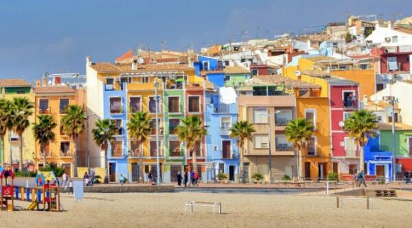 Villajoyosa, el colorido pueblo de Alicante que huele a chocolate