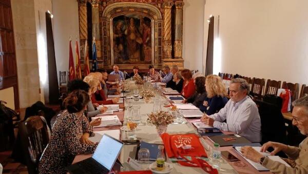 Filólogos de la tercera vía piden al Consell que apueste por un valenciano próximo a la calle y “cohesionador” 