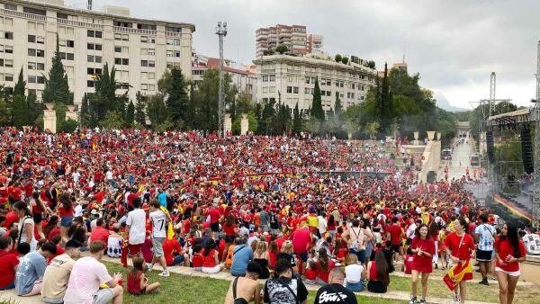 4.000 personas siguen en l’Aigüera la final de la Eurocopa en un ambiente lúdico y de celebración 