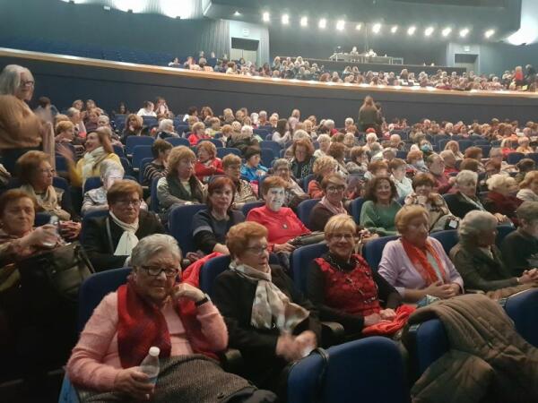 Más de 500 personas acuden a la XXII Trobada de Dones de la Marina Baixa