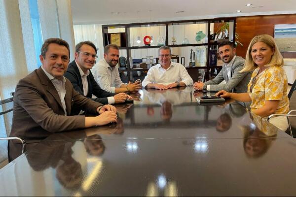 El CF Benidorm presenta al alcalde Toni Pérez su proyecto definitivo para la próxima temporada 