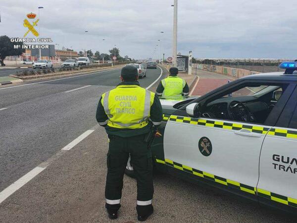 La Guardia Civil esclarece varios delitos contra la seguridad vial en Monforte del Cid y Torrevieja