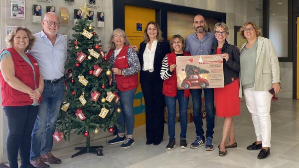 Vuelven los árboles navideños solidarios de Corazón Exprés al Ayuntamiento y la Casa de Cultura de l’Alfàs