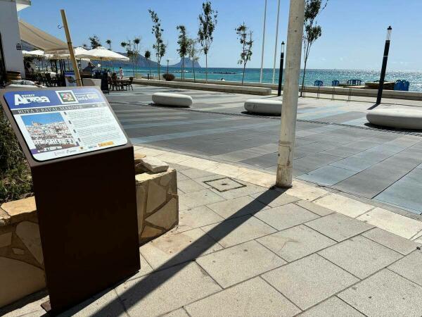 Altea estrena senyals turístiques per a vianants, amb especial atenció a la diversitat sensorial 