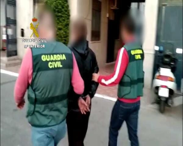 La Guardia Civil detiene a dos personas buscadas por sus países de origen