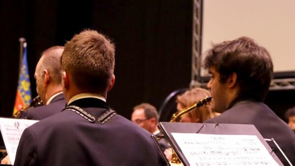 Benidorm aumenta de nuevo las ayudas a las escuelas de música y educandos de las bandas hasta superar los 44.000 euros 