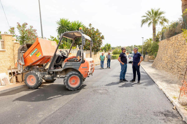 Con la repavimentación de calles termina la 1ª fase de las obras en la Urbanización Foia Blanca de l'Alfàs 