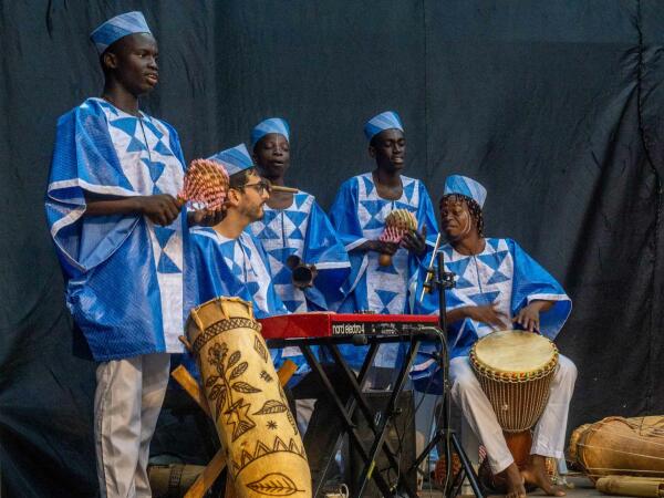 Concierto benéfico de Juntos por la Vida con el coro Voces por Benín