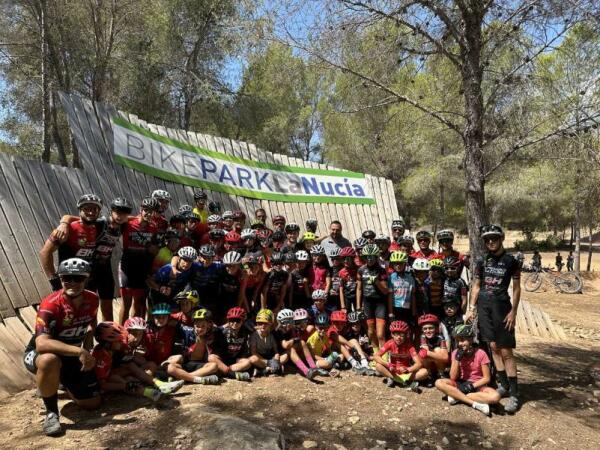 70 bikers disfrutaron del “II Campus Verano MTB Coloma” 