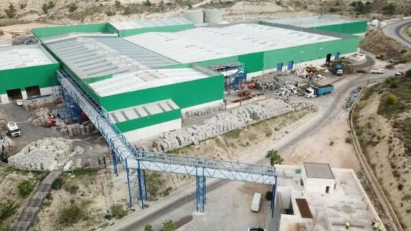 La planta que acoge los residuos de la Marina, la primera valenciana en cumplir los estándares europeos
