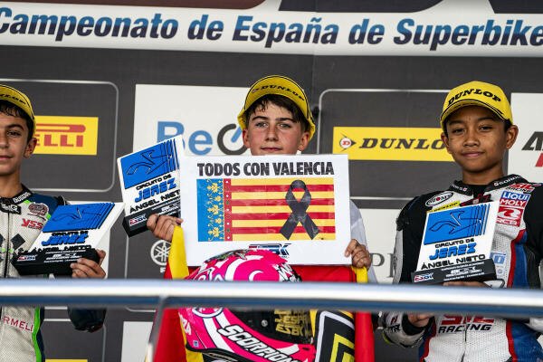 Enzo Zaragoza, campeón de España de Moto4 con doblete de victorias 