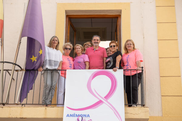 Día del Cáncer de Mama en l’Alfàs: lazo rosa, lectura de manifiesto, baile y pruebas gratuitas de densitometría