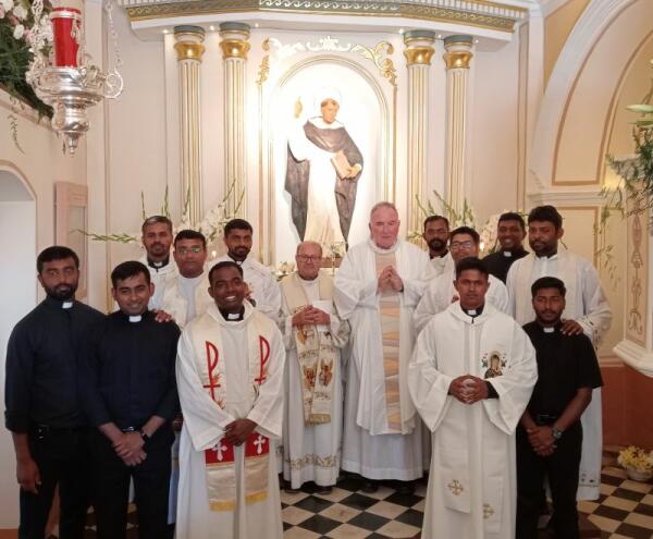 La ermita de Sant Vicent acogió una misa para el equipo de cricket del Vaticano 