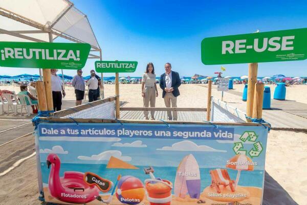 Benidorm instala en la playa de Levante el primer punto para dar una nueva vida a los artículos playeros de los turistas