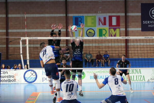 El Servigroup Playas de Benidorm suma una sólida victoria ante UC3M Leganés Voleibol (3-1) y se mantiene en el liderato  