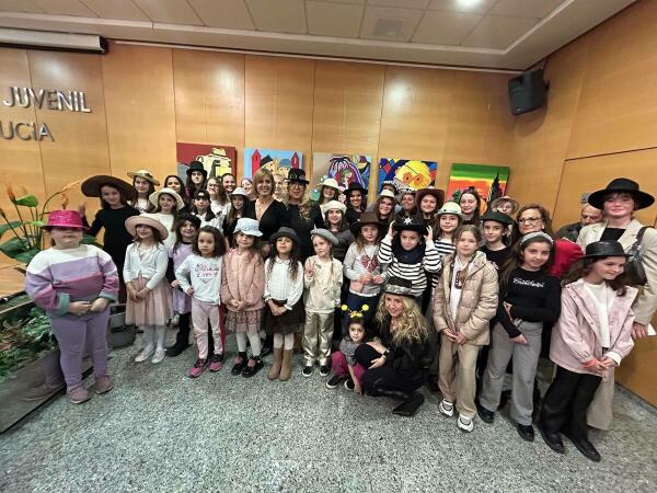 50 personas participan en la “Exposición Sombreros” de la Escuela de Pintura 