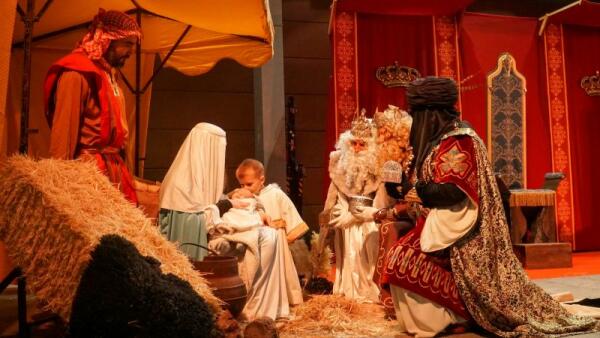 La Cabalgata de Reyes Magos llena de magia e ilusión las calles de la Vila Joiosa