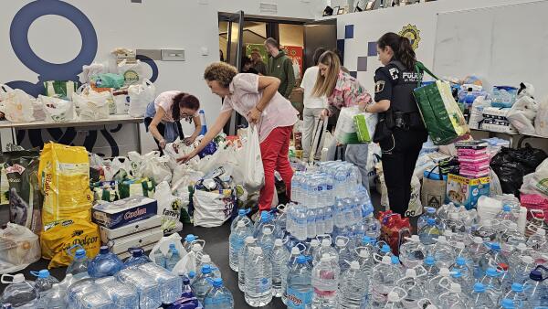 Villajoyosa se vuelca en la recogida de alimentos y productos para donarlos a las poblaciones afectadas por la DANA