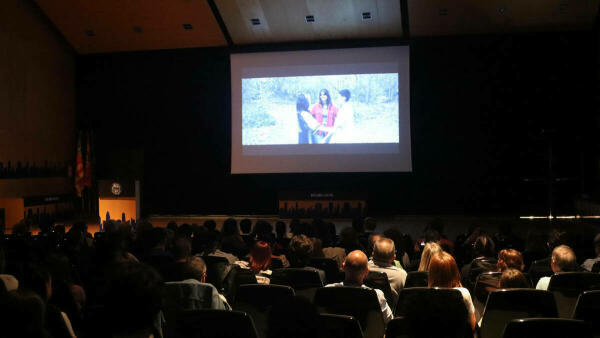El Salón de Actos de Benidorm acoge el estreno de los cinco cortometrajes de la quinta edición del ‘Documóvil’  