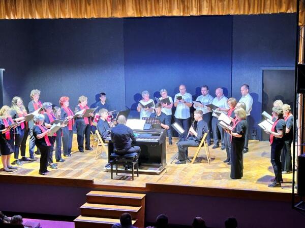 La coral de la Unió Musical La Nucía actuó en el Sindicat