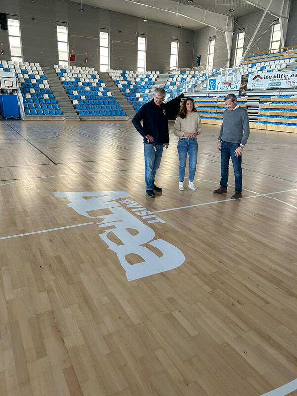 Concluida la restauración  del pavimento de la pista del Palau d’Esports Vila d’Altea 