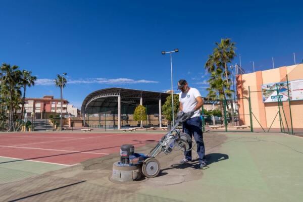 L’Alfàs rehabilita las dos pistas de tenis del polideportivo municipal